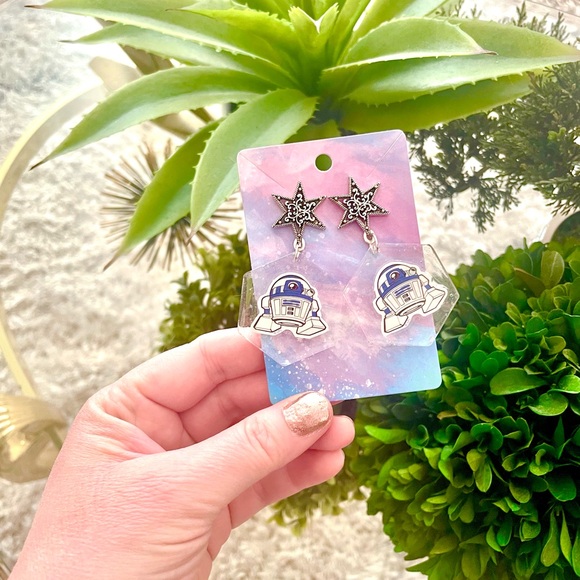 R2-D2 Acrylic Dangle Earrings - Picture 4 of 5